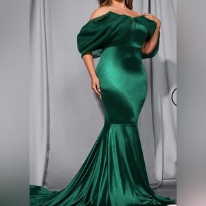 NWOT Elegant Green Evening Gown
